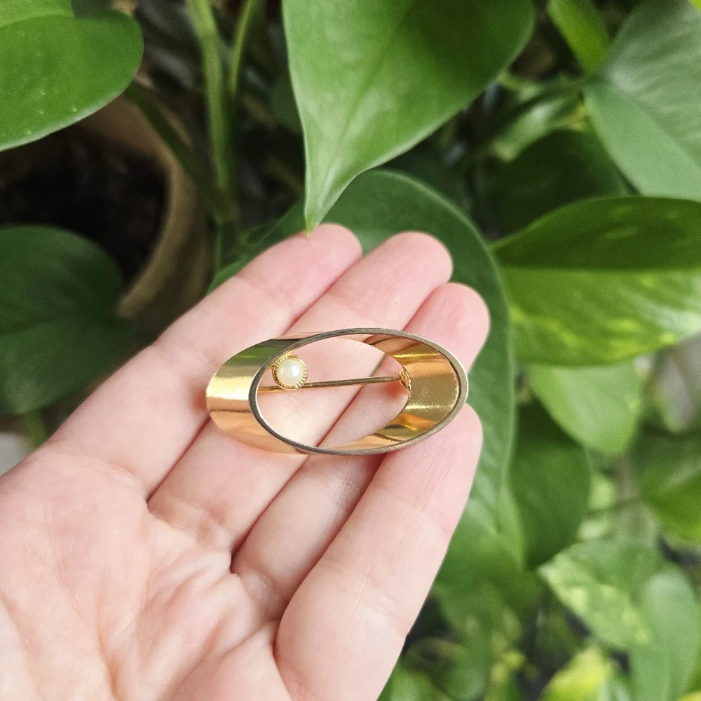 Vintage Gold Pearl Lapel Brooch Pin